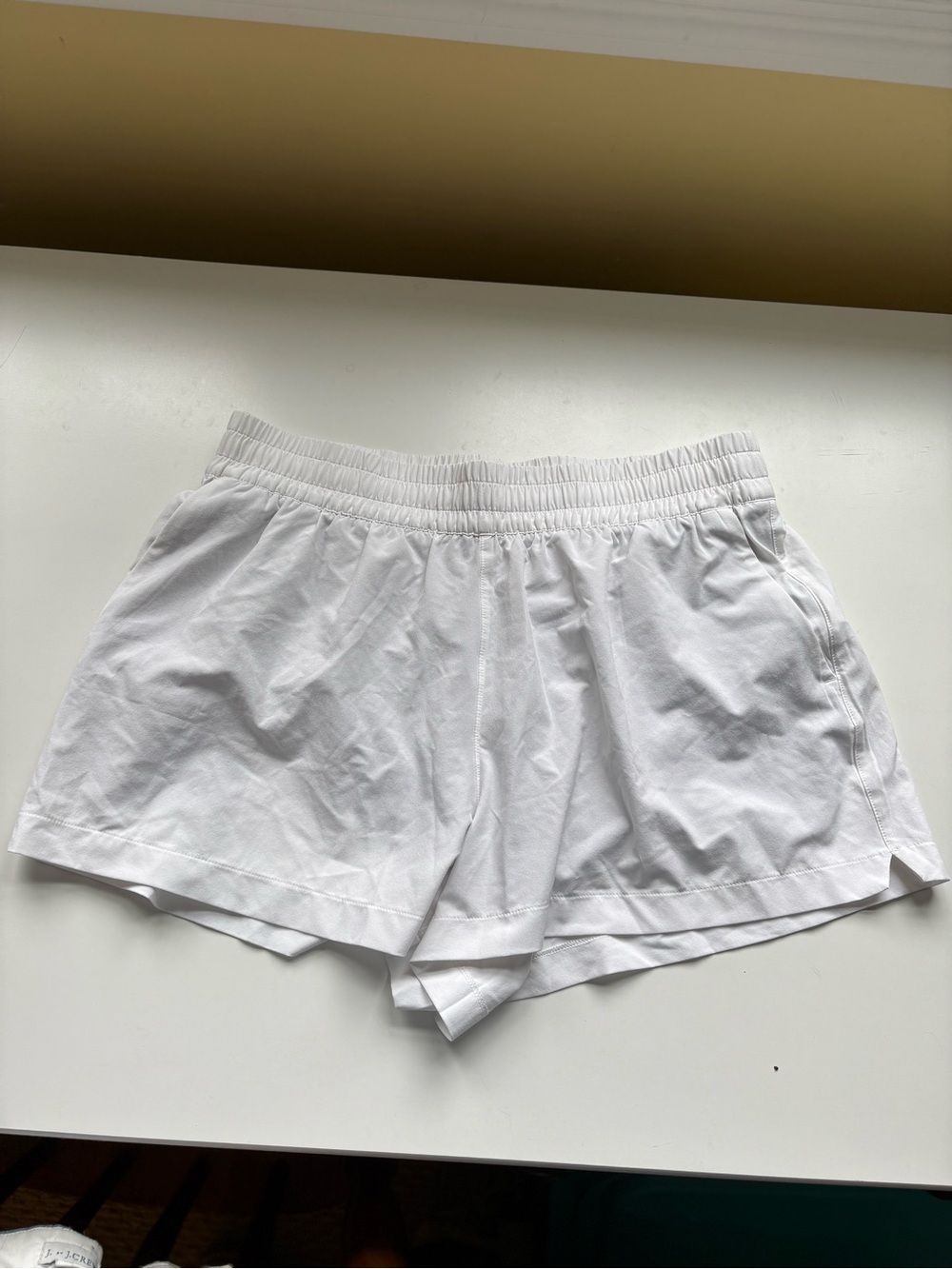 Athleta White Women's midrise weekender run short